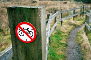 No_cycling_sign_at_the_start_of_a_footpath